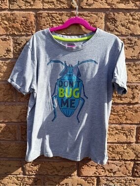 💫10/$25 • George “Don’t Bug Me” Cotton Graphic T-Shirt